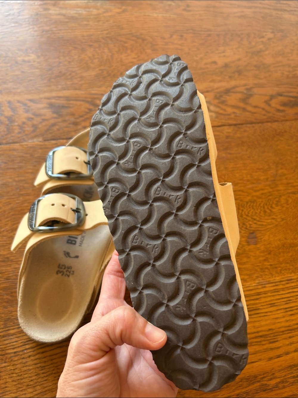 Birkenstock women’s size 35 Two-Strap Sandals in Light Beige - Picture 4 of 6